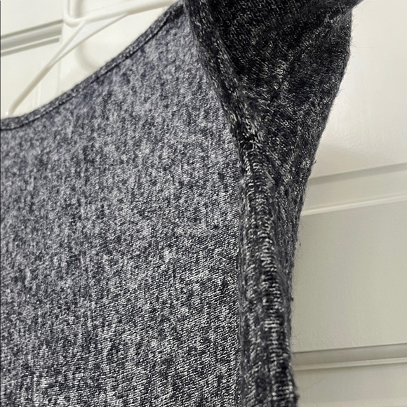 Michael Stars Navy & White Heathered Lightweight V Neck Sweater - Size Small - Picture 15 of 16